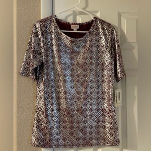 NWT Maroon & silver geometric shape shiny blouse